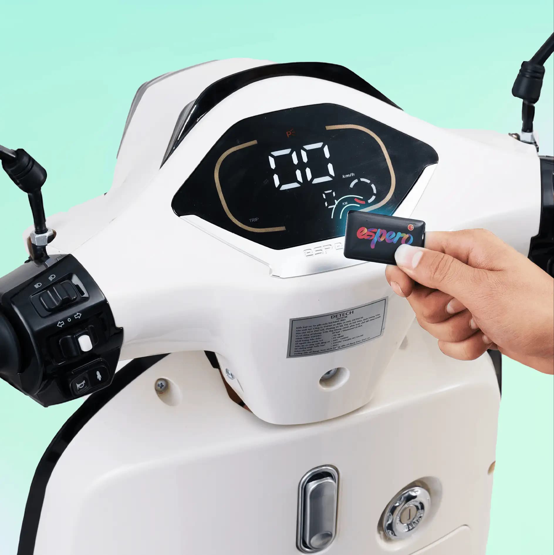 Mở và khóa xe bằng thẻ từ